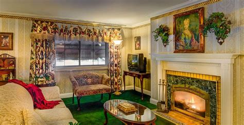 red coach inn government discount